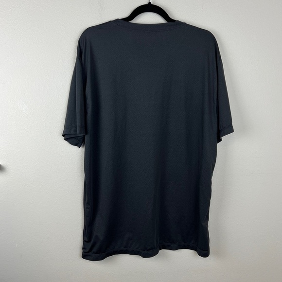 Vuori Tradewind Performance Short Sleeve Pocket Tee - Picture 3 of 5